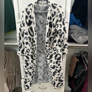 Black and White Cheetah Print Robe Length Sweater